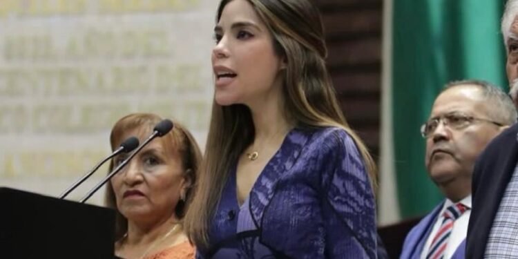 Buscan acuerdo nacional para ordenar el uso del celular en escuelas sin llegar a la prohibición