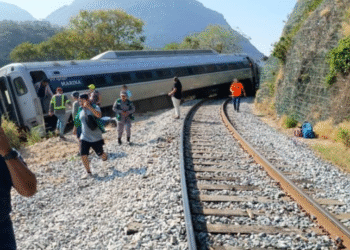 Descarrilamiento en Línea Z del Corredor Interoceánico deja 20 lesionados en Oaxaca