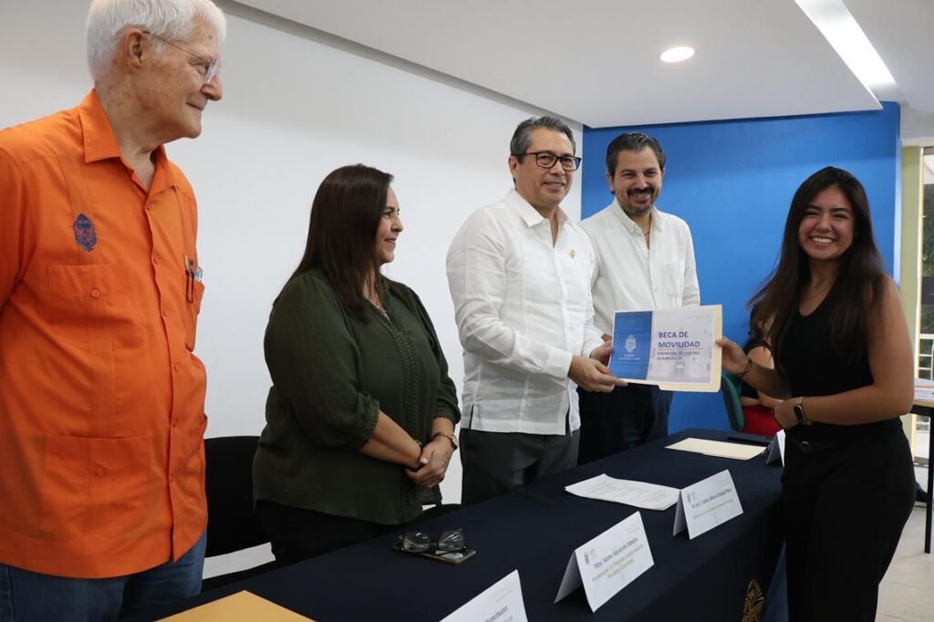 UADY, Becas, Movilidad Estudiantil, Estudiantes, Universitarios