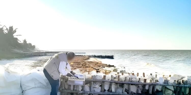 Clausuran espolones ilegales en la costa tras denuncias ciudadanas