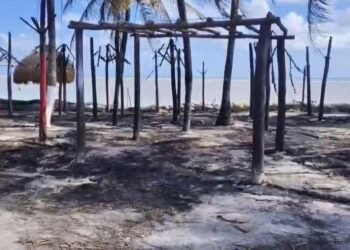 Turismo en Mahahual opera con normalidad tras incendio
