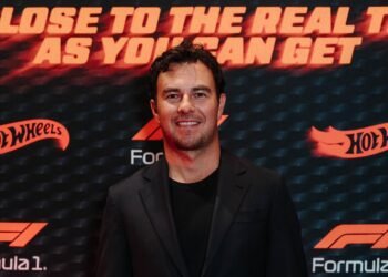 Un nuevo dardo comercial contra Red Bull: Sergio “Checo” Pérez firma con H2O Power