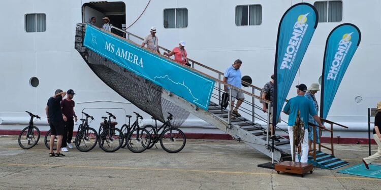 El Amera ancla en Acapulco y reactiva el pulso turístico del puerto