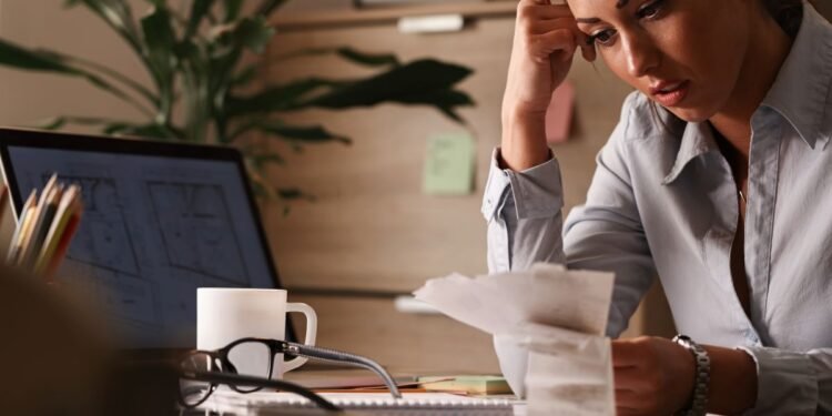 Los mexicanos gastan más de lo que ganan y por eso están muy endeudados. ¿Te ha pasado?