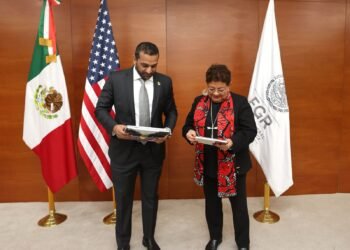 México entrega a EU a dos de los más buscados del FBI