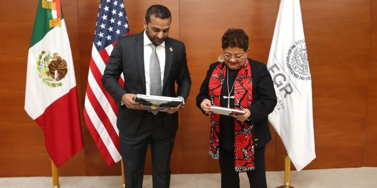 México entrega a EU a dos de los más buscados del FBI