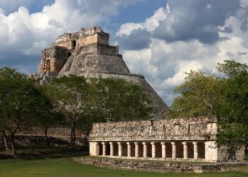 INAH Yucatán perfila 2026 con inversiones en zonas arqueológicas y museos