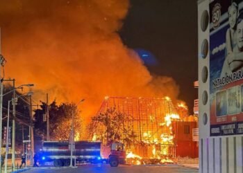 Fuego marca el inicio de año en Yucatán: arden palapas y pesebre