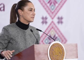 Sheinbaum condena intervención en Venezuela; Embajada alerta a mexicanos