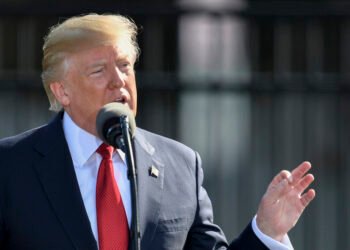 Trump afirma que “algo se tiene que hacer” contra cárteles en México