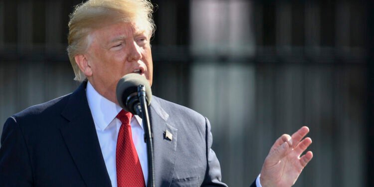 Trump afirma que “algo se tiene que hacer” contra cárteles en México