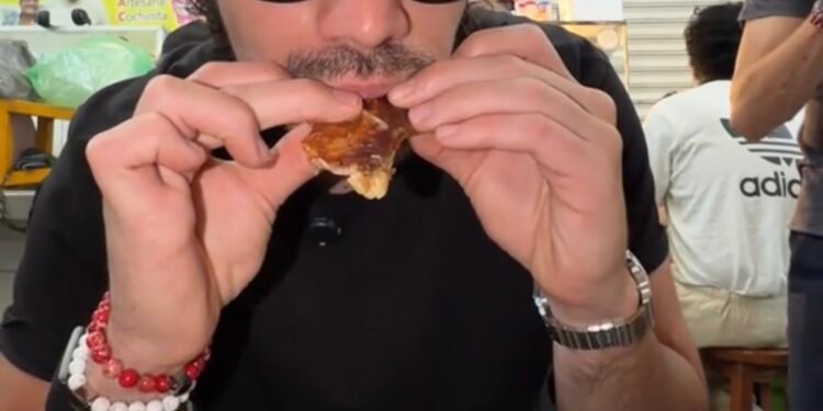 Influencer “El Arturito” cae rendido ante la cochinita y el lechón yucateco de La Tía