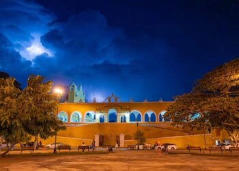 Cuando cae el sol, Izamal despierta: el nuevo rostro turístico es nocturno