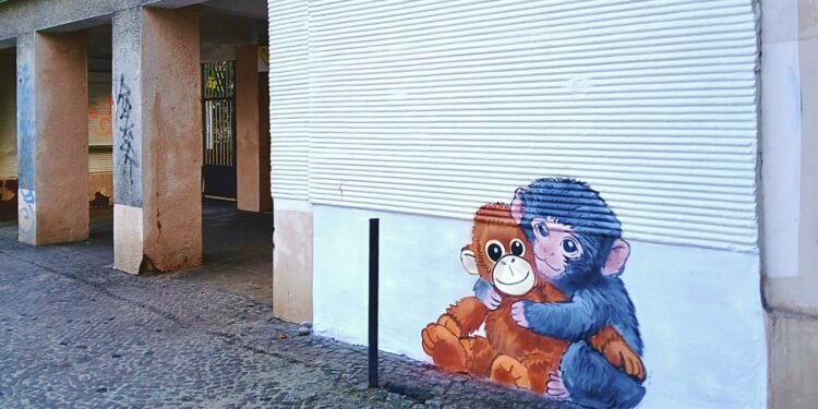 Punch viaja sin pasaporte y termina en mural histórico en Polonia