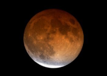 Eclipse total de Luna teñirá de rojo el cielo en marzo