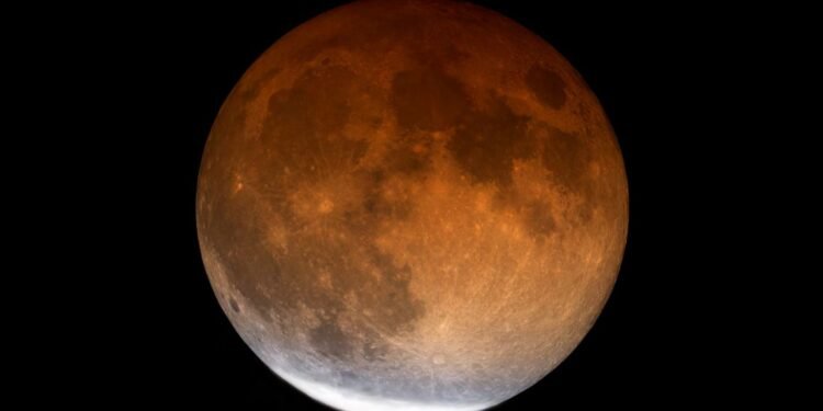 Eclipse total de Luna teñirá de rojo el cielo en marzo