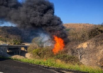 Explosión en ducto de Pemex en Oaxaca deja tres muertos y varios lesionados