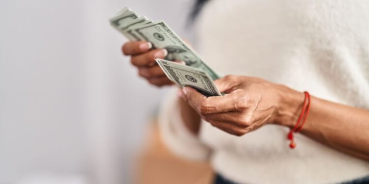 El ICE espanta las remesas, caen 4.56 por ciento