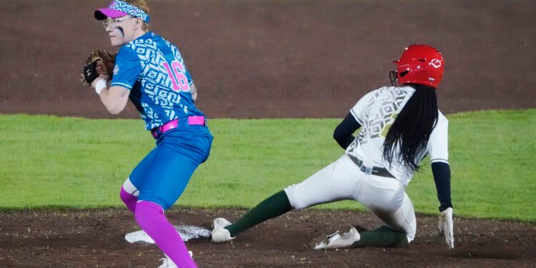 Noche histórica de sóftbol; Zona Sur se lleva el primer juego de estrellas y Samaria Benítez la mejor jugadora
