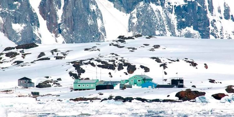 México deja huella en el Polo Sur: científicos de la UNAM traen más de 50 kilos de muestras de la Antártica