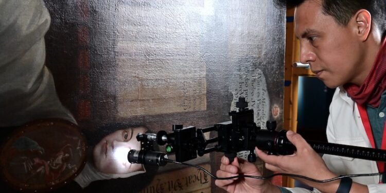 Retrato de Sor Juana revela secretos bajo la mirada de la ciencia; INAH y UNAM analizan