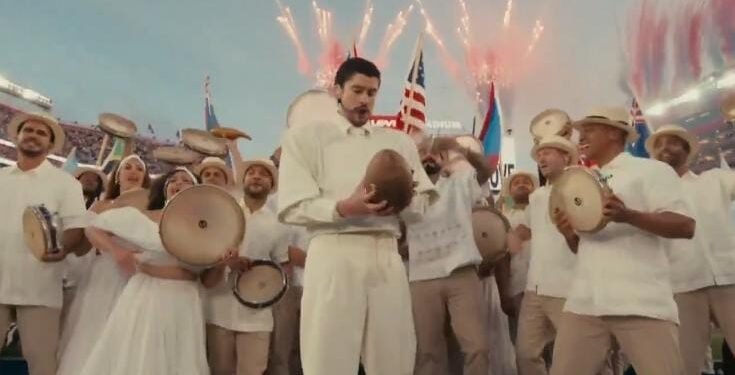 Medio tiempo con sabor latino: Bad Bunny hace historia en el Super Bowl