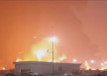 Refinería Olmeca bajo control tras incendio; investigan origen del siniestro