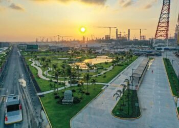 Derrame en Dos Bocas contamina río, dársena y zonas costeras en Tabasco