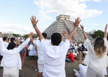 Chichén Itzá reúne a más de 15 mil visitantes por el equinoccio de primavera