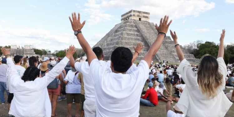 Chichén Itzá reúne a más de 15 mil visitantes por el equinoccio de primavera