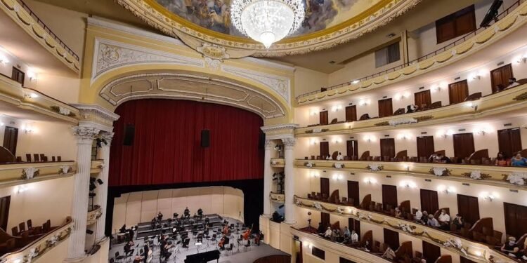Avanza la restauración del Teatro Peón Contreras tras incendio