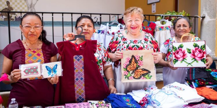 Cecidhy celebra 12 años como guardián de la cultura maya en Izamal