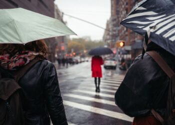 Lluvias, viento y tormentas eléctricas continuarán este martes en el país