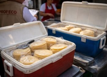 Profeco sanciona venta de tortillas en hieleras en Tamaulipas
