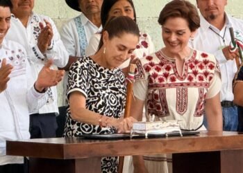 Emiten timbre postal en honor a Margarita Maza en su bicentenario