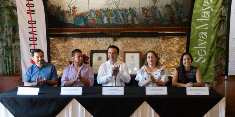 Refuerzan calidad turística con entrega de distintivos H y M en Tinum y Valladolid