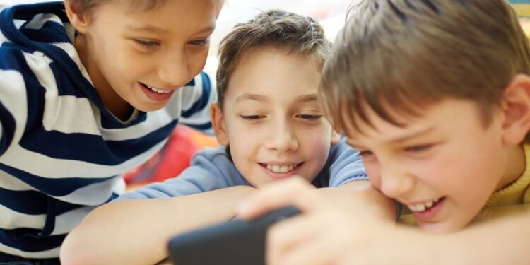 Meta y YouTube, condenadas por adicción digital en menor; pagarán indemnización