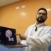 Hazaña médica: extirpan tumor cerebral a adolescente mientras estaba despierto