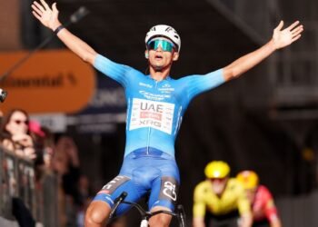 Del Toro acaricia el “Tridente”: el mexicano domina la Tirreno-Adriático