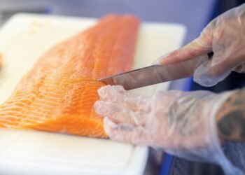 Preparan a fileteros y deshuesadores para garantizar pescado seguro y de calidad