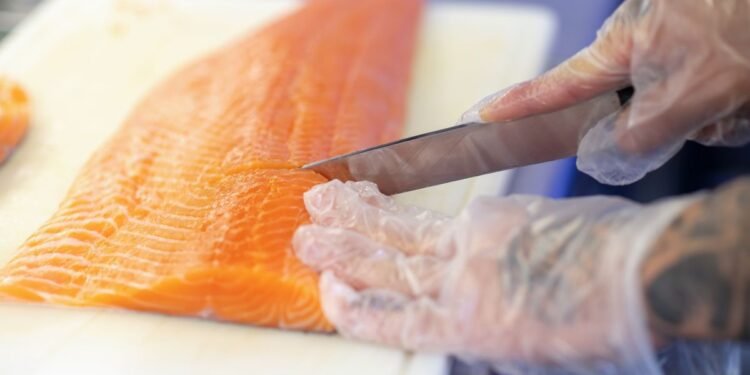 Preparan a fileteros y deshuesadores para garantizar pescado seguro y de calidad