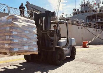 México envía víveres y paneles solares a Cuba desde el Puerto de Progreso