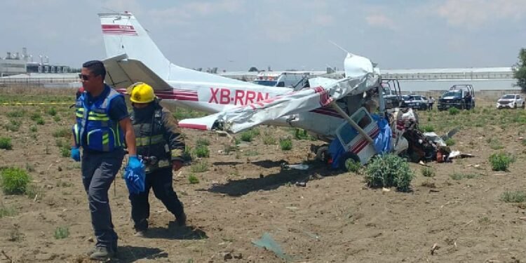 Avioneta cae cerca del aeropuerto de Puebla; hay tres víctimas mortales