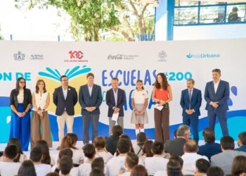 Arca Continental y Fundación Coca-Cola convierten la lluvia en agua para escuelas