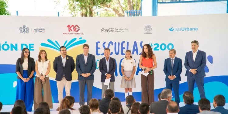 Arca Continental y Fundación Coca-Cola convierten la lluvia en agua para escuelas