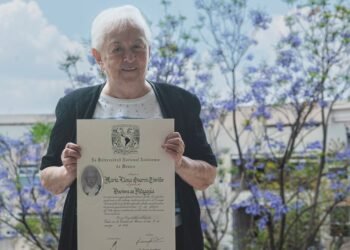 Nunca es tarde: a los 89 años se doctora y rompe récord en la UNAM