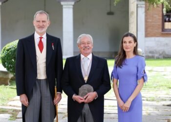 “Sí llegué, papá”: Gonzalo Celorio gana el Cervantes y México suma su séptimo galardón