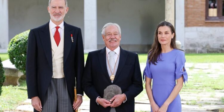 “Sí llegué, papá”: Gonzalo Celorio gana el Cervantes y México suma su séptimo galardón