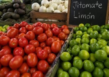 Canasta básica sube más que la inflación y pega al bolsillo