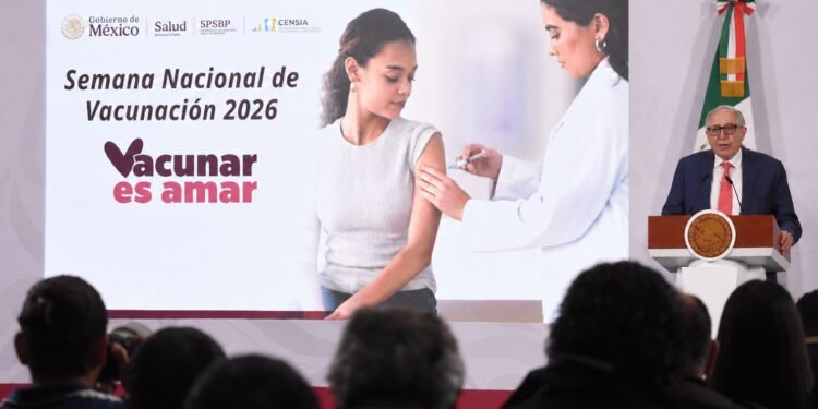 Vacunación se extiende en México; campaña seguirá todo mayo